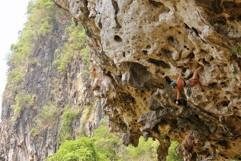 rock climbing jungle king 7b+ Thakhek Laos